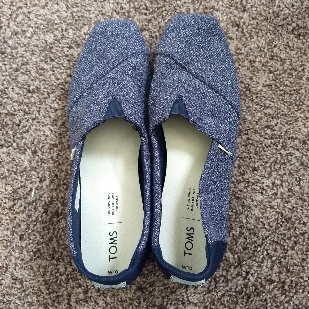 Blue Toms
